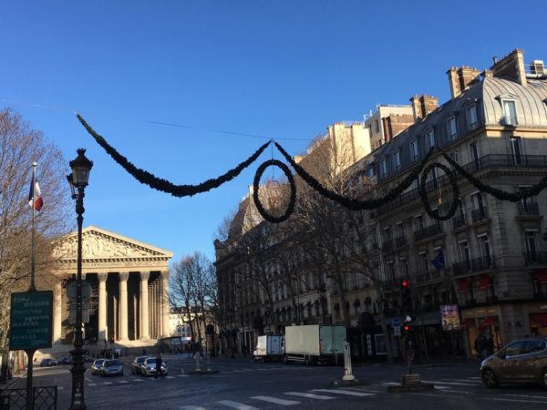 クリスマス当日のパリの街